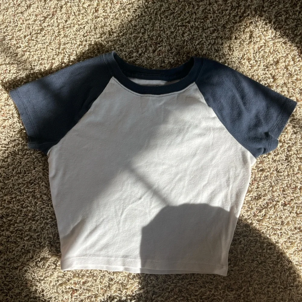 Hollister Navy and White Crop Top - Picture 1 of 2
